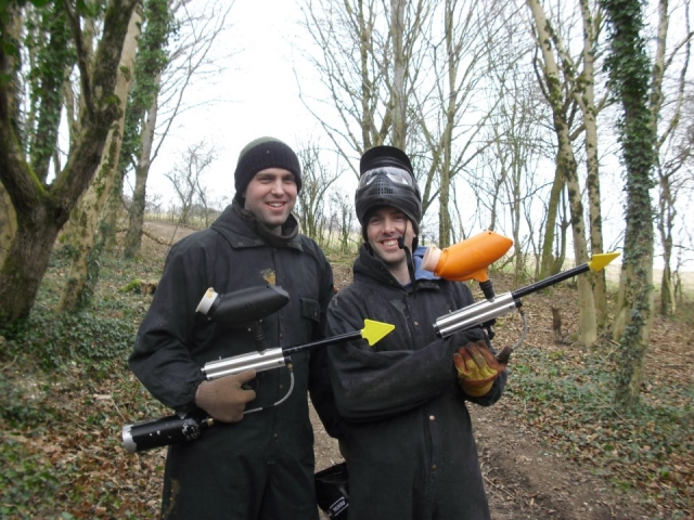  Paintballing 